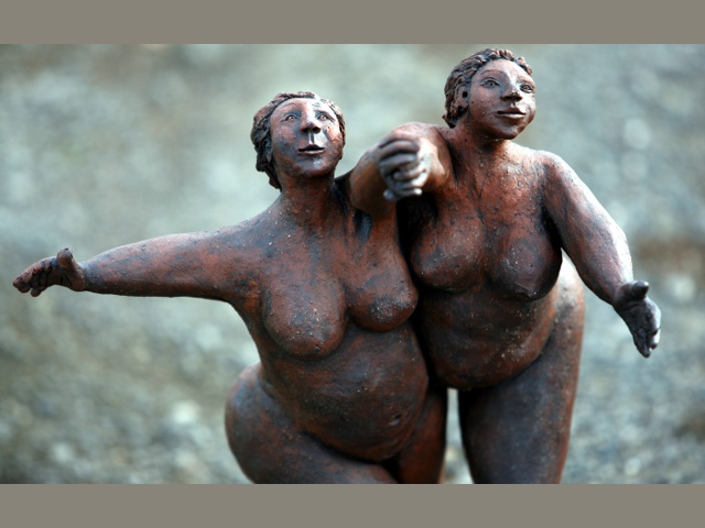 Detail Tanzende Freundinnen, H 46 cm