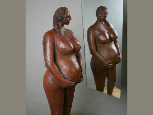 Schwangere im Spiegel, H 56 cm<